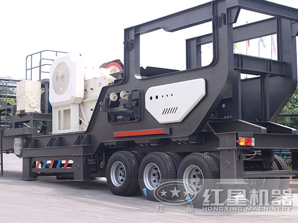 流動(dòng)式建筑垃圾碎石機(jī)和顎式破碎機(jī)組合圖