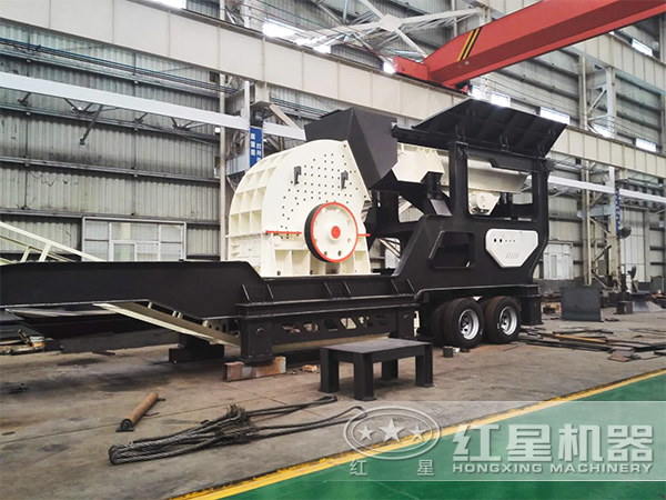 流動(dòng)式建筑垃圾碎石機(jī)生產(chǎn)車間