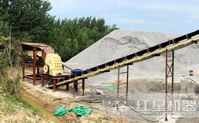 印尼青石錘式破碎機(jī)工作現(xiàn)場