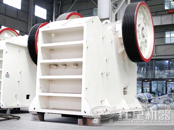 69顎式碎石機(jī)