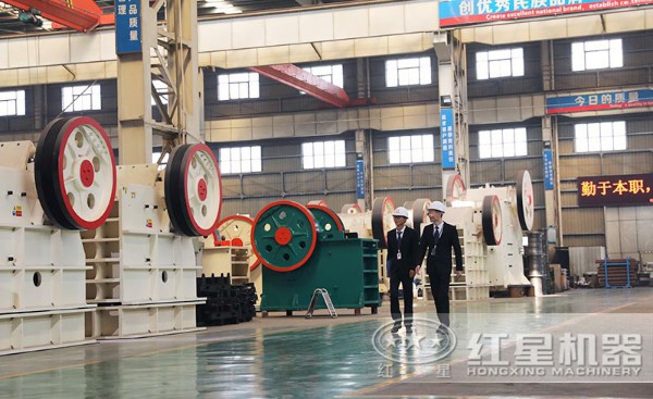 紅星69顎式碎石機(jī)生產(chǎn)車間