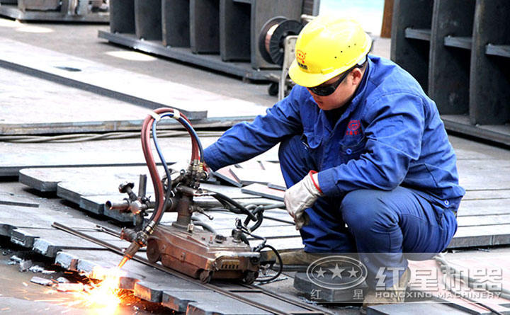 1315反擊破生產(chǎn)車(chē)間