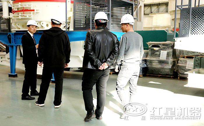 客戶到廠參觀石子制沙機