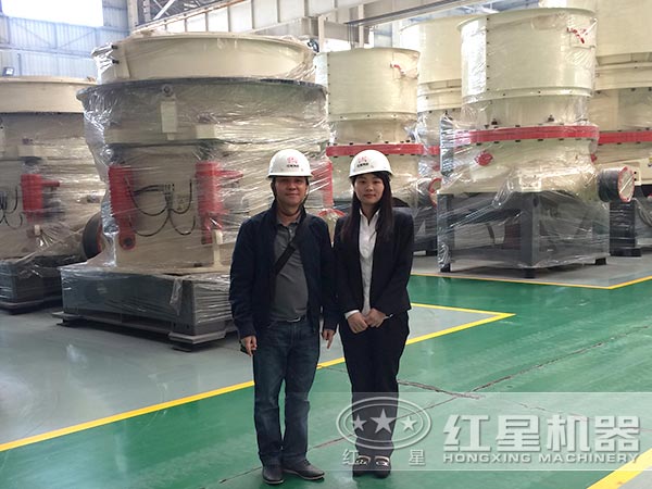 客戶到廠參觀圓錐破碎機