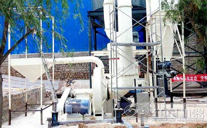 雷蒙磨粉機現(xiàn)場