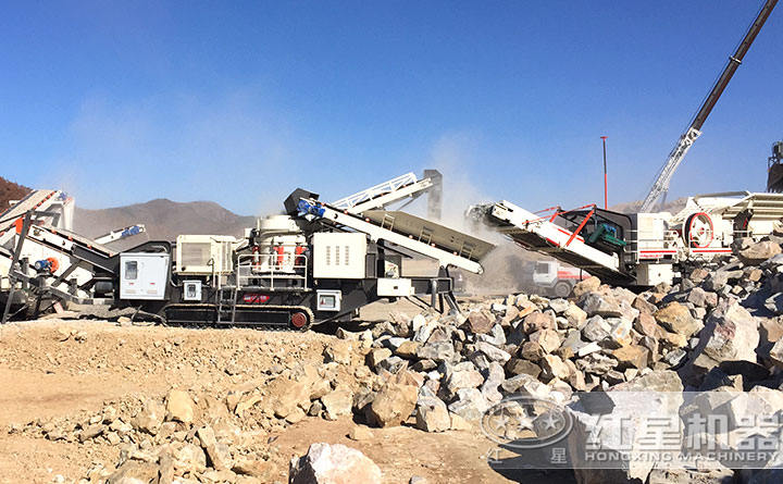 履帶移動(dòng)破現(xiàn)場