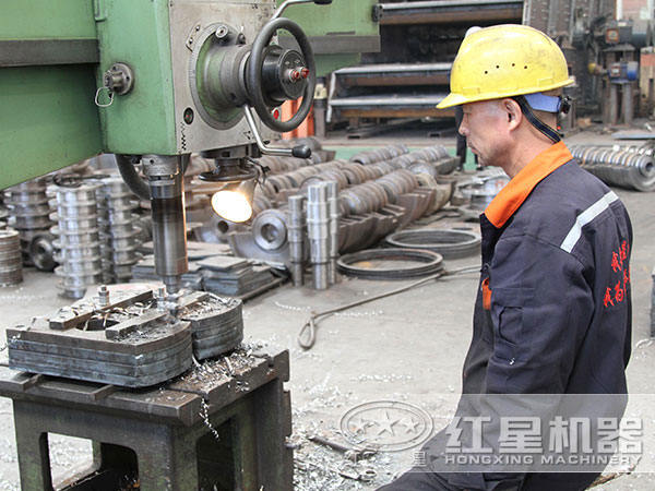 珍珠巖磨粉機生產(chǎn)車間