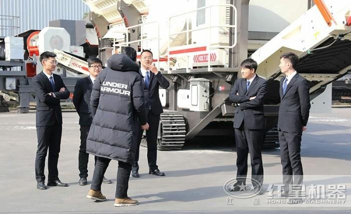 客戶到廠參觀設(shè)備