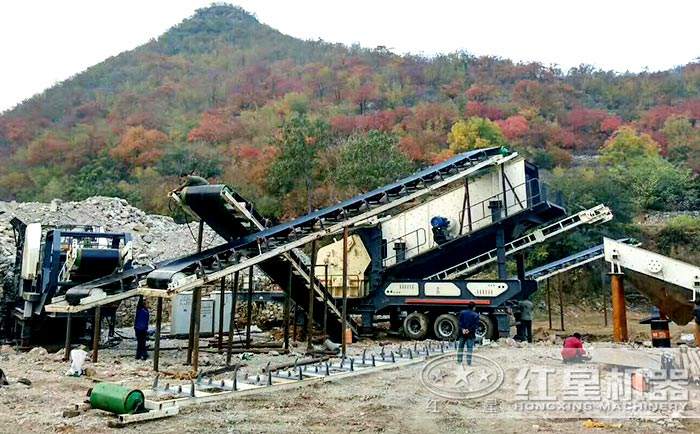 紅星移動圓振動篩現(xiàn)場