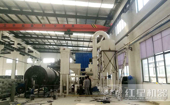 紅星膨潤(rùn)土雷蒙磨粉機(jī)安裝現(xiàn)場(chǎng)