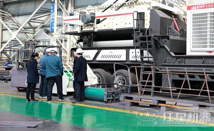 客戶到廠參觀設(shè)備