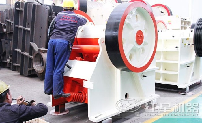 高產(chǎn)顎式破碎機生產(chǎn)圖