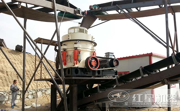 多缸液壓圓錐破碎機(jī)現(xiàn)場(chǎng)