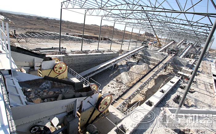 時產(chǎn)500噸河卵石顎式粉碎機現(xiàn)場