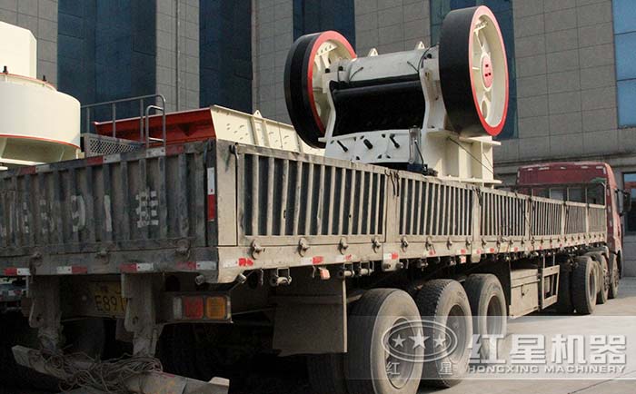 紅星混凝土碎石機(jī)發(fā)貨現(xiàn)場