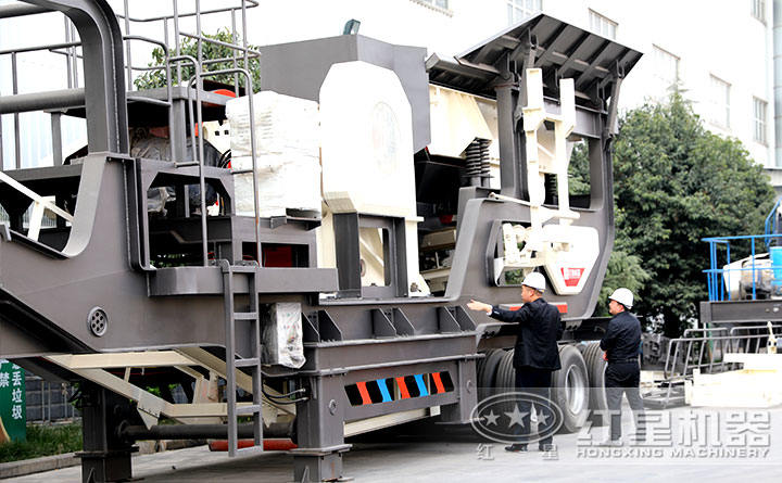 客戶到廠參觀建筑垃圾破碎機(jī)