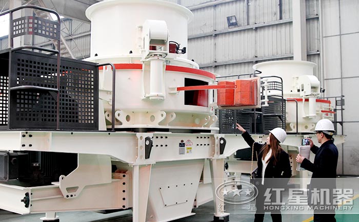 客戶到廠實(shí)地考察制砂機(jī)