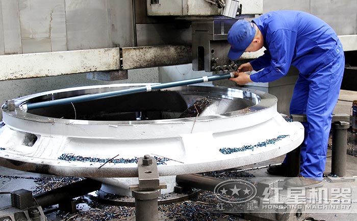 紅星單缸圓錐破碎機(jī)生產(chǎn)車間