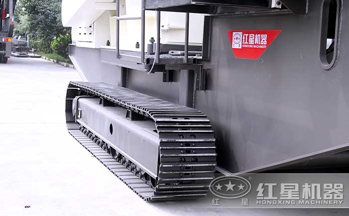 履帶行走，爬坡動(dòng)力強(qiáng)，移動(dòng)靈活