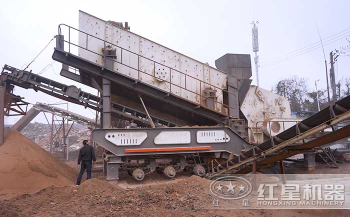 紅星車載移動(dòng)建筑垃圾粉碎機(jī)現(xiàn)場圖