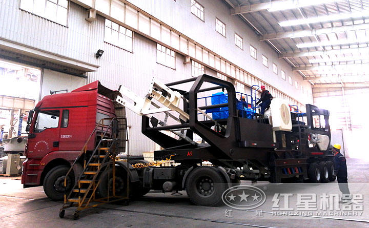 紅星建筑垃圾粉碎機(jī)發(fā)貨現(xiàn)場