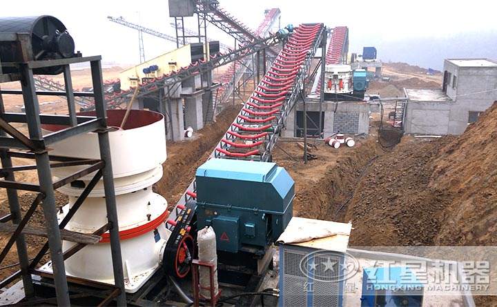 大型圓錐粉碎機(jī)設(shè)備展示