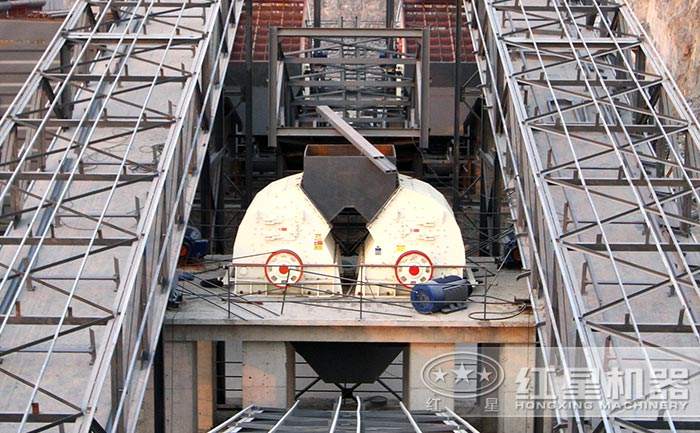 大型重錘式碎石機(jī)設(shè)備展示