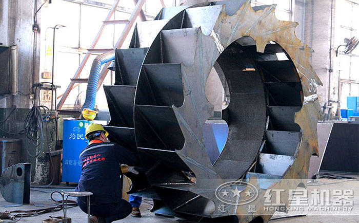 紅星技術(shù)人員為客戶(hù)免費(fèi)定制洗砂機(jī)