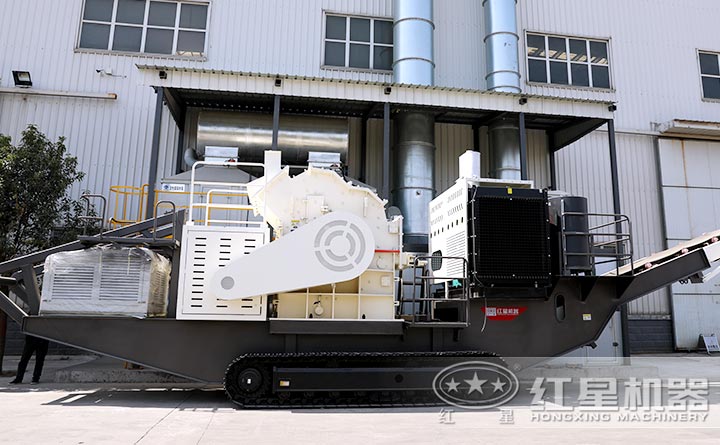 配置細(xì)碎機(jī)的履帶移動破