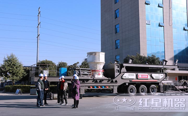 輪胎式移動圓錐式破碎機(jī)