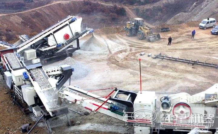 移動破碎機(jī)破碎現(xiàn)場全景