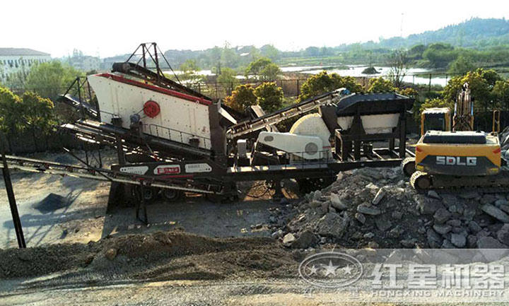 移動(dòng)碎石現(xiàn)場(chǎng)