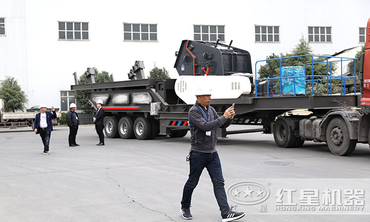 移動碎石機發(fā)貨現(xiàn)場