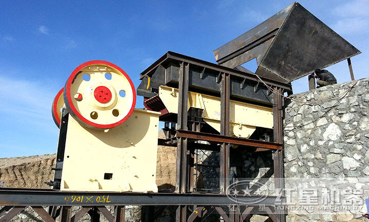 顎破粉碎機(jī)現(xiàn)場(chǎng)