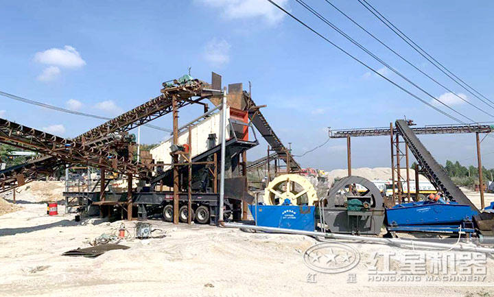 移動(dòng)制砂生產(chǎn)現(xiàn)場(chǎng)