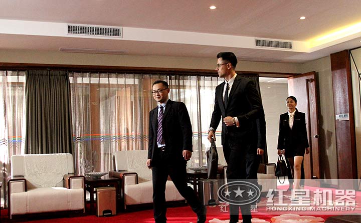 專(zhuān)業(yè)經(jīng)理接待來(lái)訪客戶(hù)