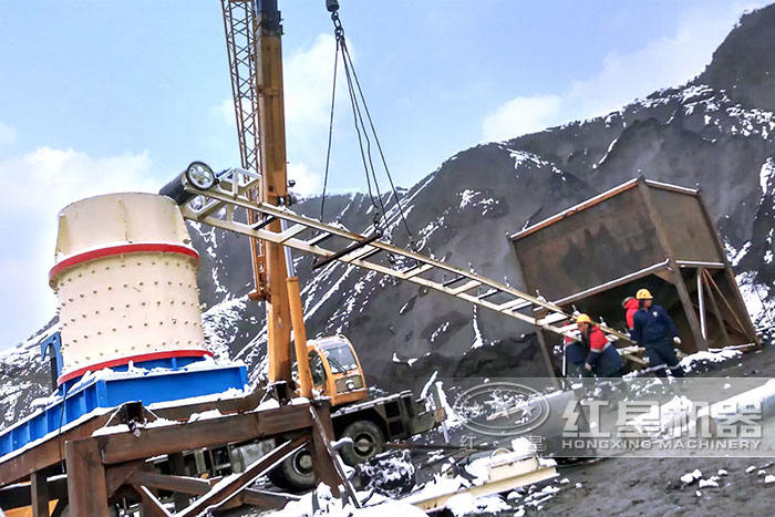 復(fù)合式破碎機(jī)制沙現(xiàn)場(chǎng)
