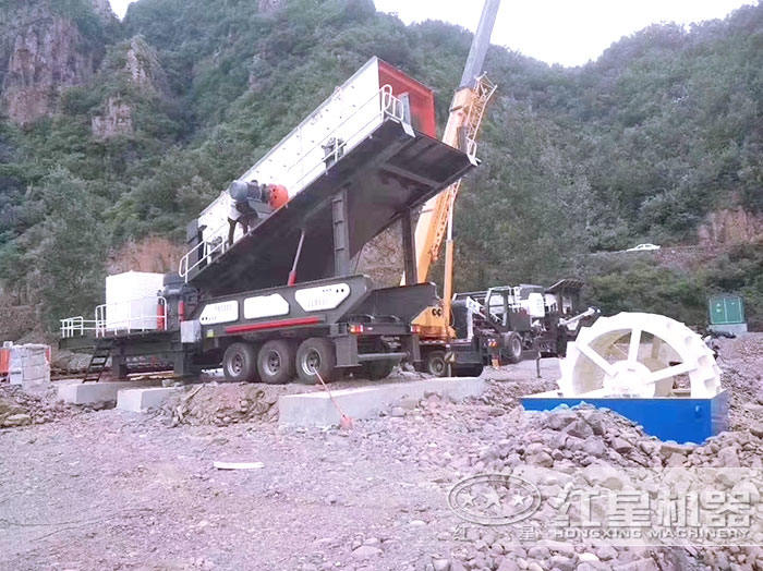 移動碎石破碎機搭載圓錐破碎機