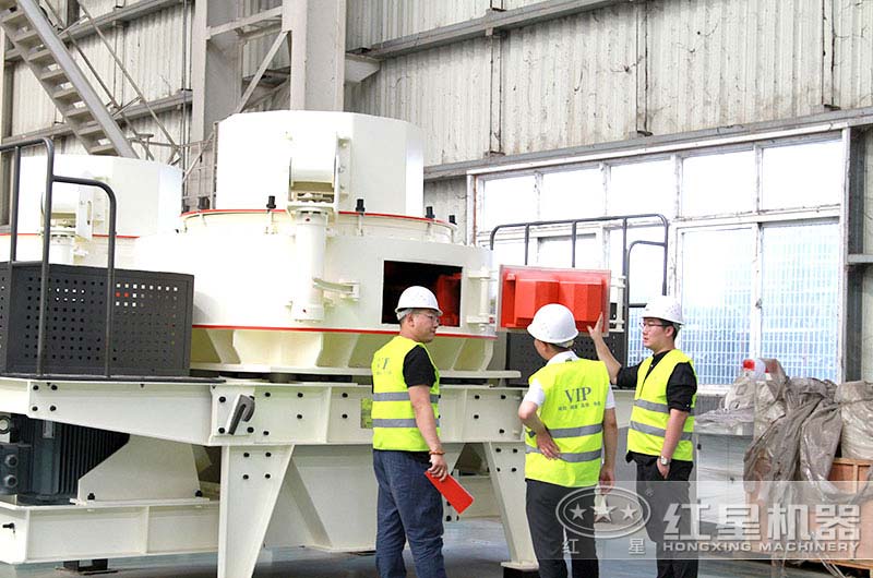 客戶來(lái)廠參觀制砂機(jī)