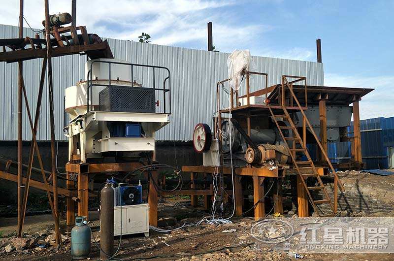 石頭制沙機(jī)現(xiàn)場(chǎng)