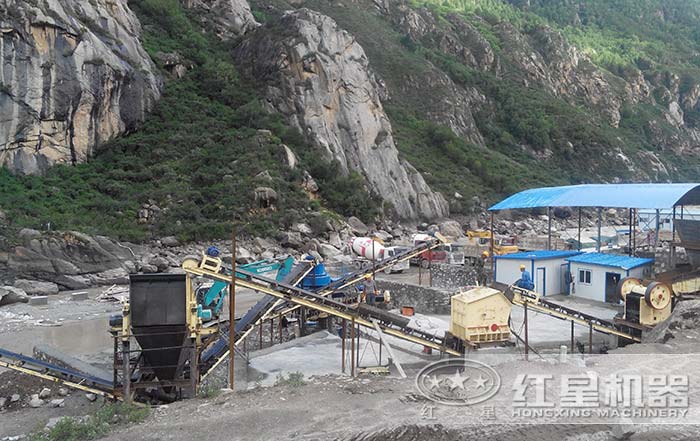 花崗巖破碎生產(chǎn)線之所選設(shè)備-鄂破（粗破）、反擊破（細破）、制砂機（制砂）