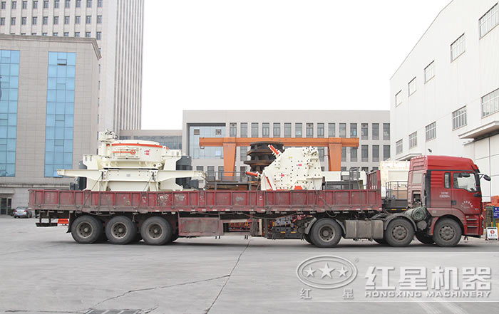 花崗巖破碎生產(chǎn)線設(shè)備之反擊破碎機、制砂機發(fā)貨