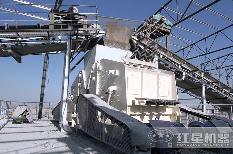 反擊式破碎機現(xiàn)場圖