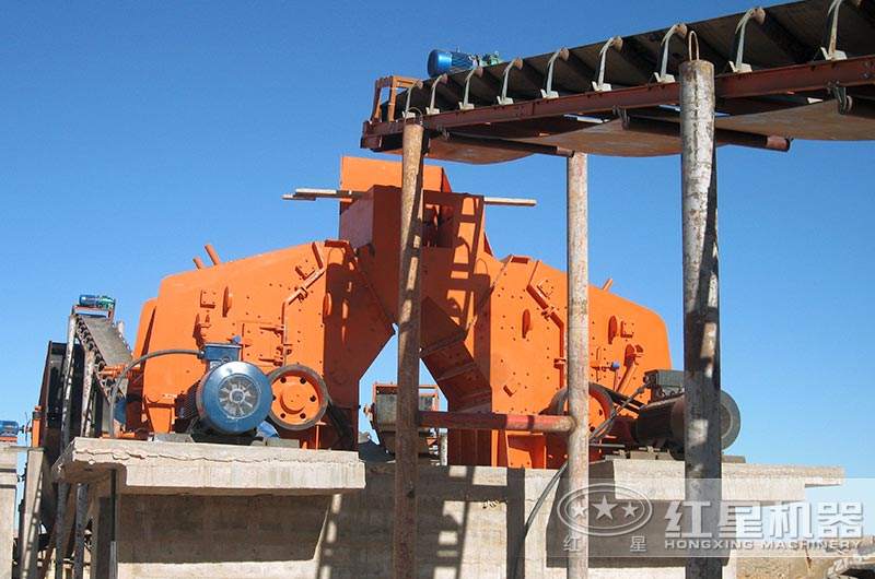 反擊式破碎機生產(chǎn)現(xiàn)場