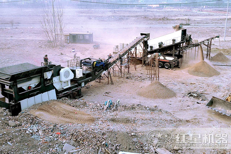 2臺輪胎移動破作業(yè)現(xiàn)場