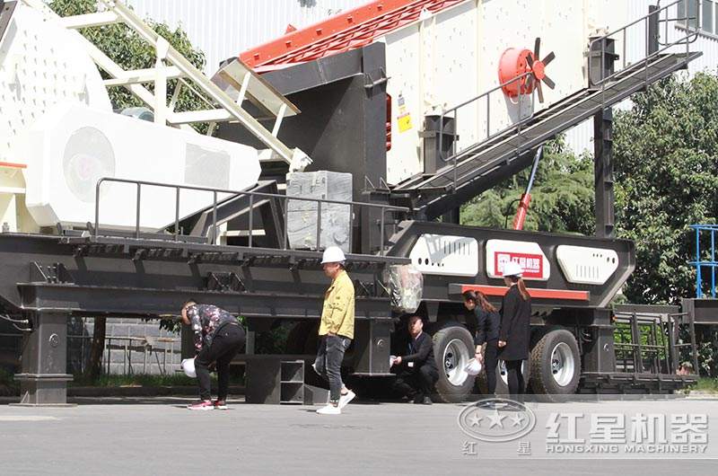 流動輪式軋石機(jī)