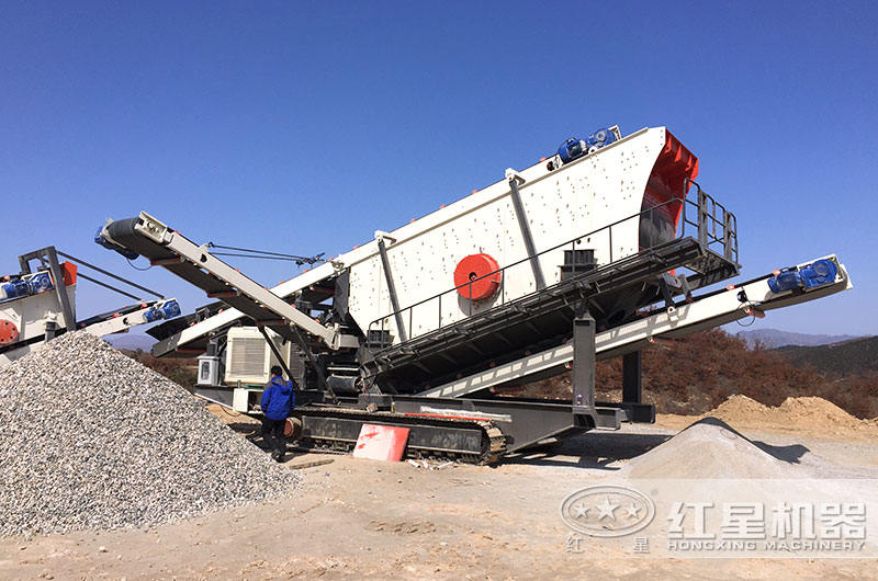移動破碎機(jī)加工石子現(xiàn)場