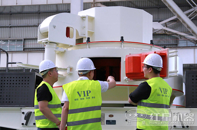 客戶到車間參觀考察制砂機