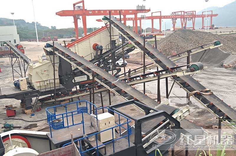 反擊式輪胎砸石機現(xiàn)場