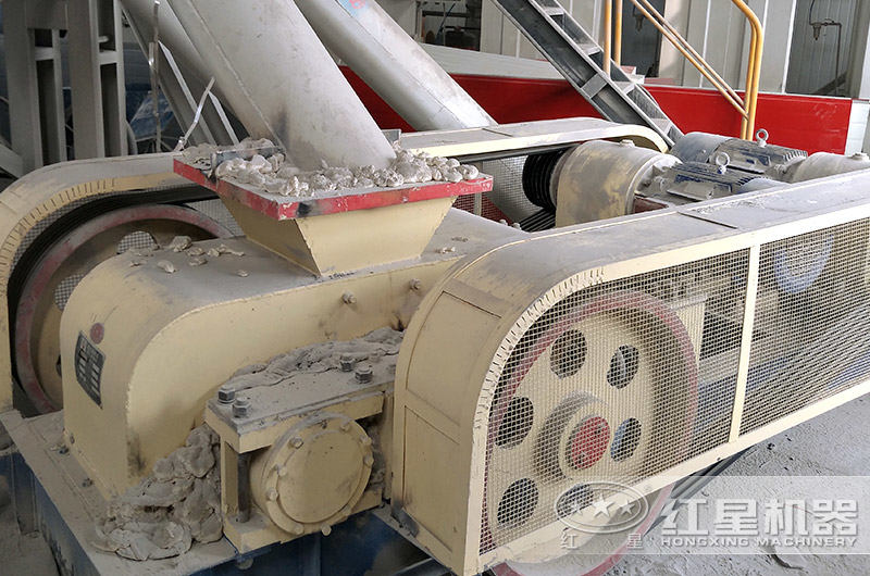 對輥式制砂機現(xiàn)場